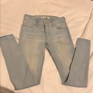 Levi’s Women’s 710 Super Skinny Jeans